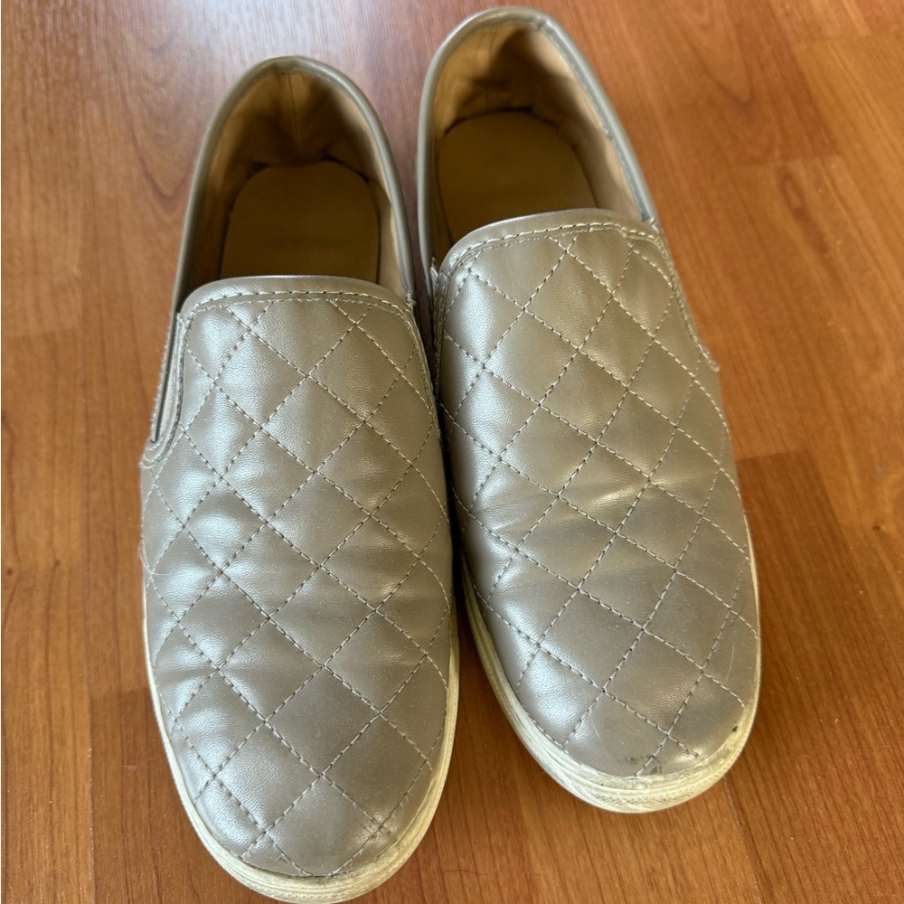 Mountain Sole Women’s 8 slip-on sneakers beige khaki taupe faux-leather vegan